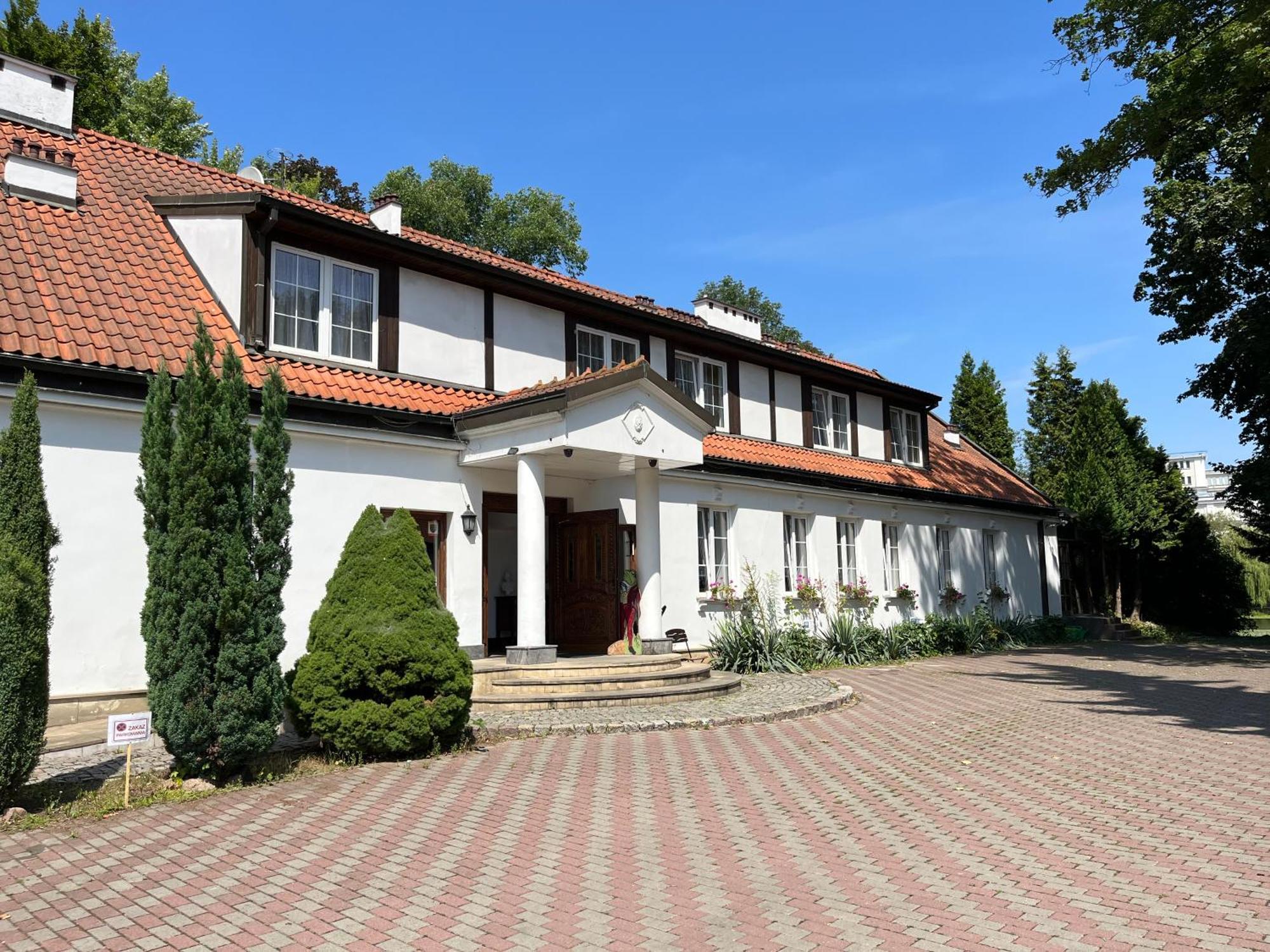 Dedek Park - Historyczny Dworek W Pieknym Parku Skaryszewskim Obok Stadionu Narodowego Βαρσοβία Εξωτερικό φωτογραφία