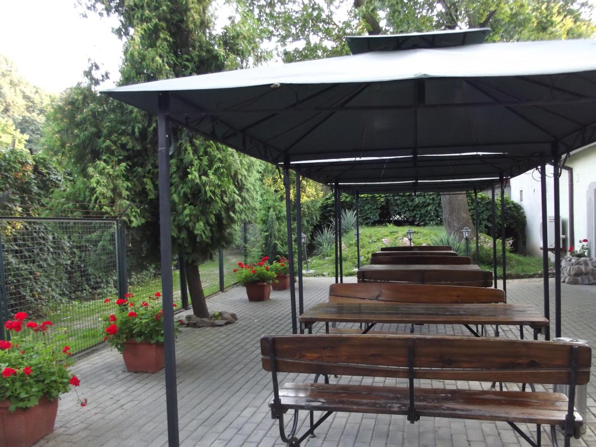 Dedek Park - Historyczny Dworek W Pieknym Parku Skaryszewskim Obok Stadionu Narodowego Βαρσοβία Εστιατόριο φωτογραφία